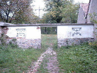 Weg zum Friedhof1